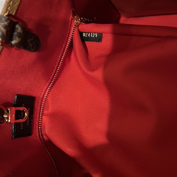 Louis Vuitton ( On The Go ) Tote - Picture 8 of 12